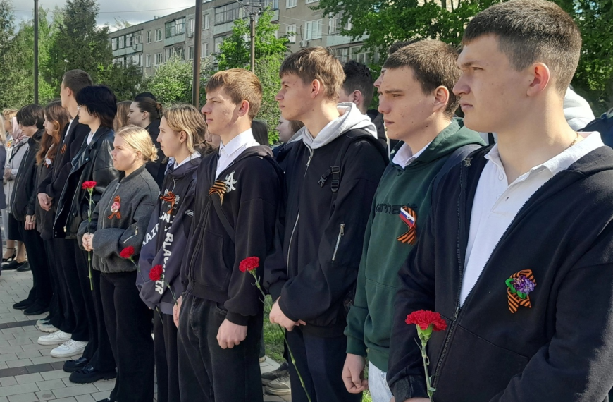 Митинг “Не смолкнет слава тех великих лет”
